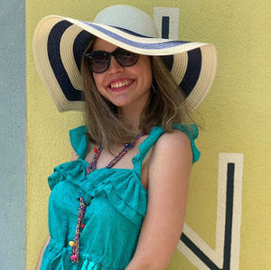 Meet your Posher, Betsabel